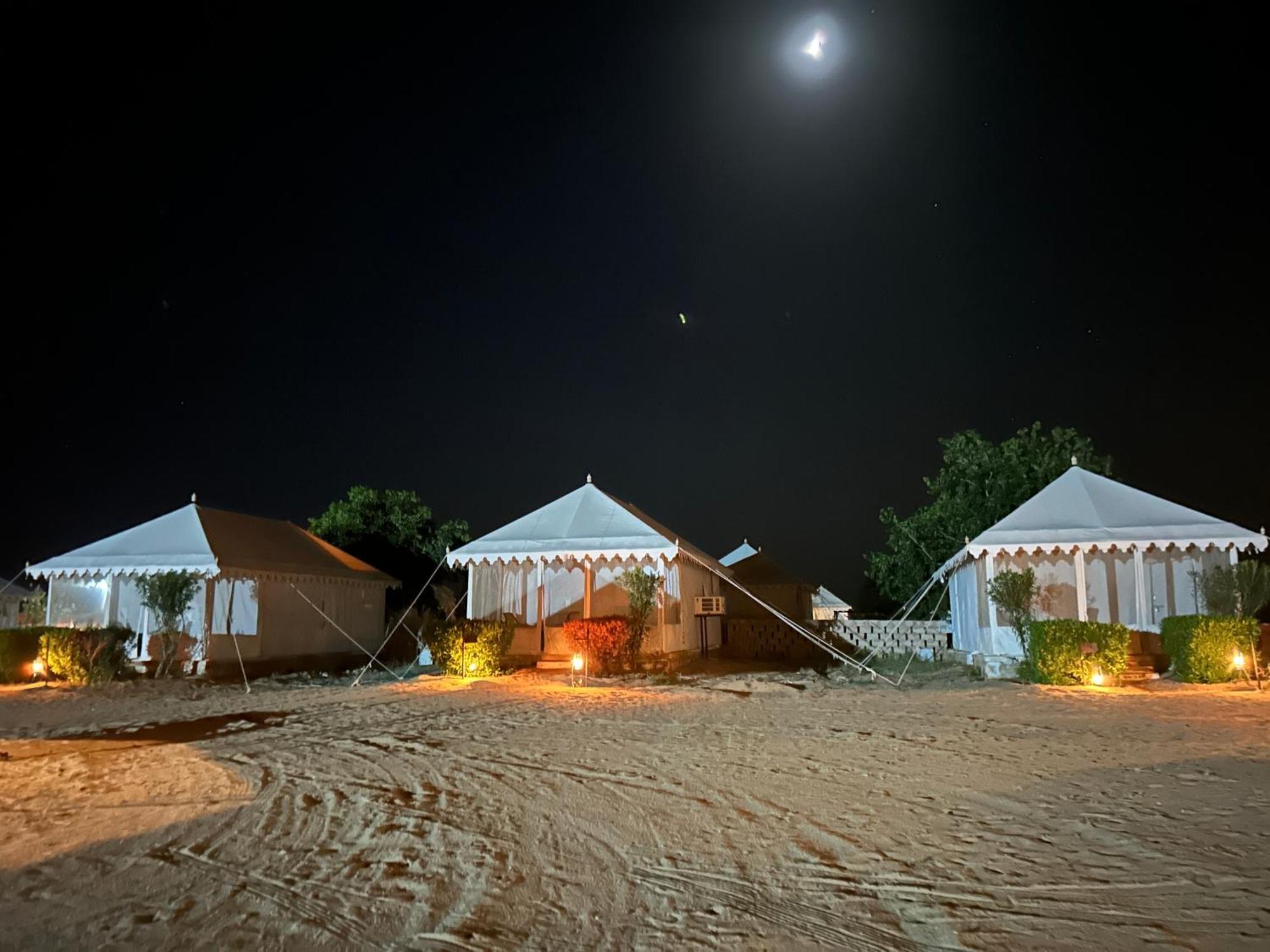 Sunny Desert Camp Kūri Kültér fotó