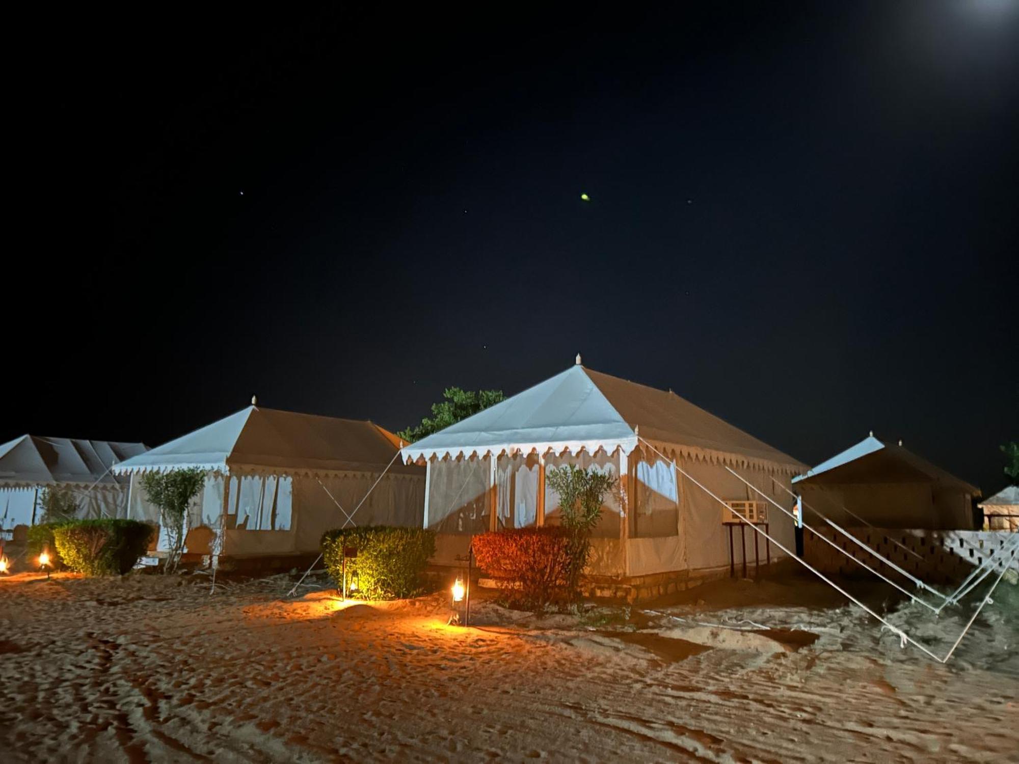 Sunny Desert Camp Kūri Kültér fotó